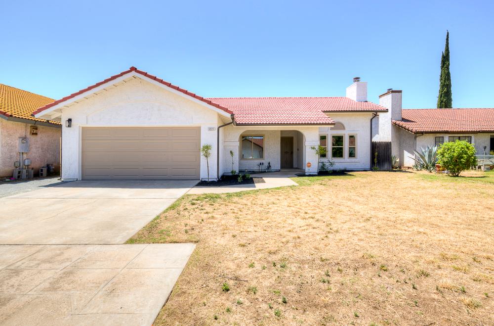 Single Family in Fresno - photo 2
