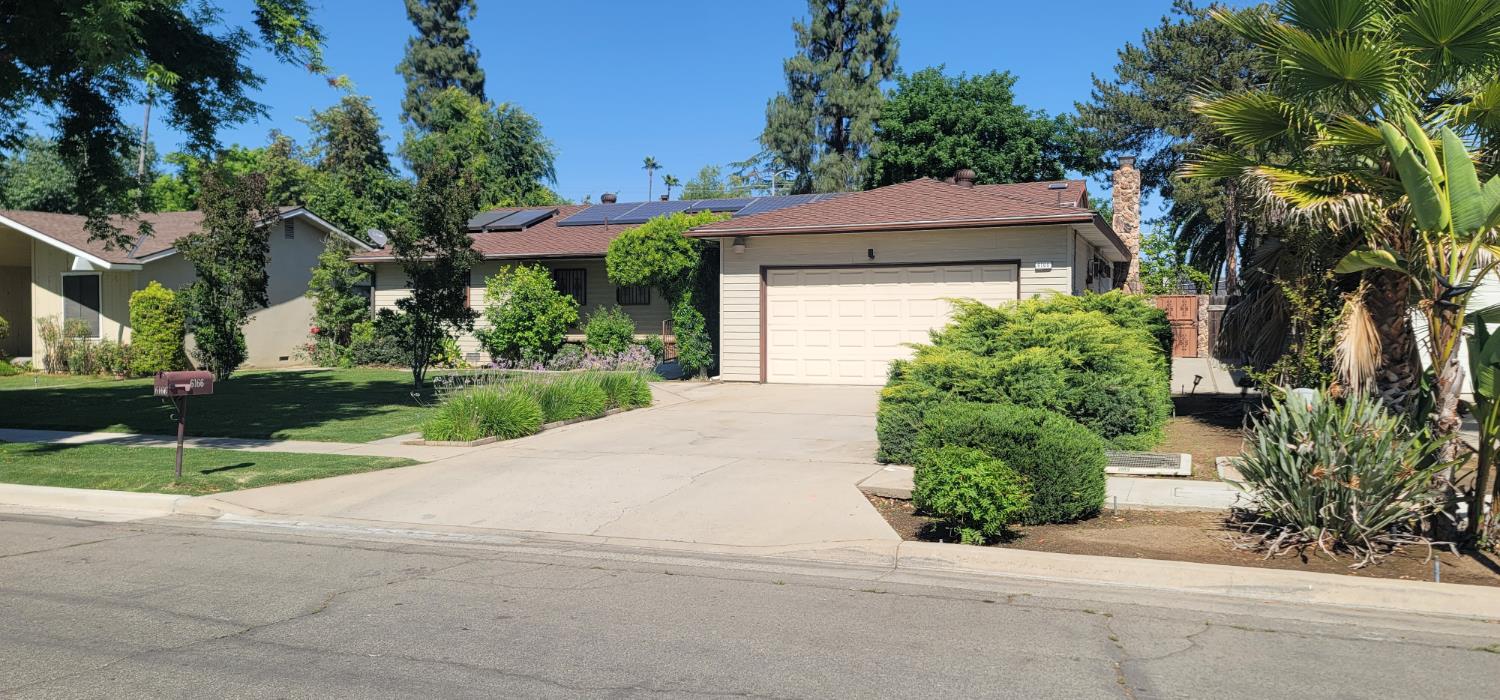 Single Family in Fresno - photo 2