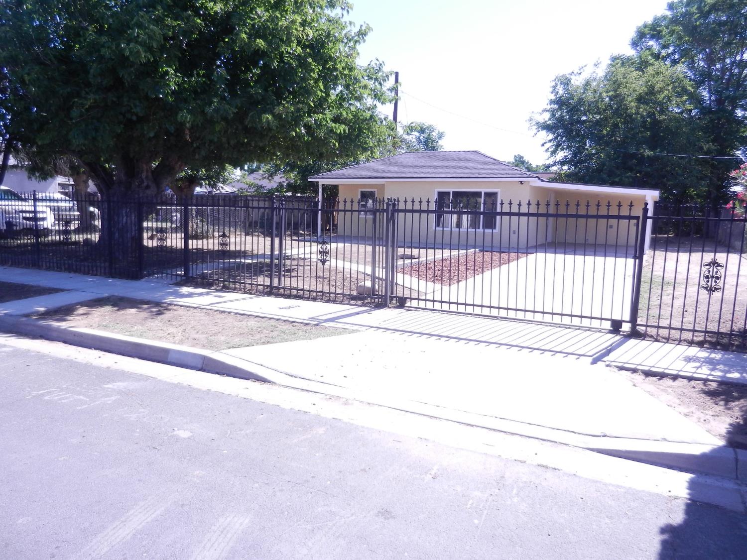 Single Family in Fresno - main photo