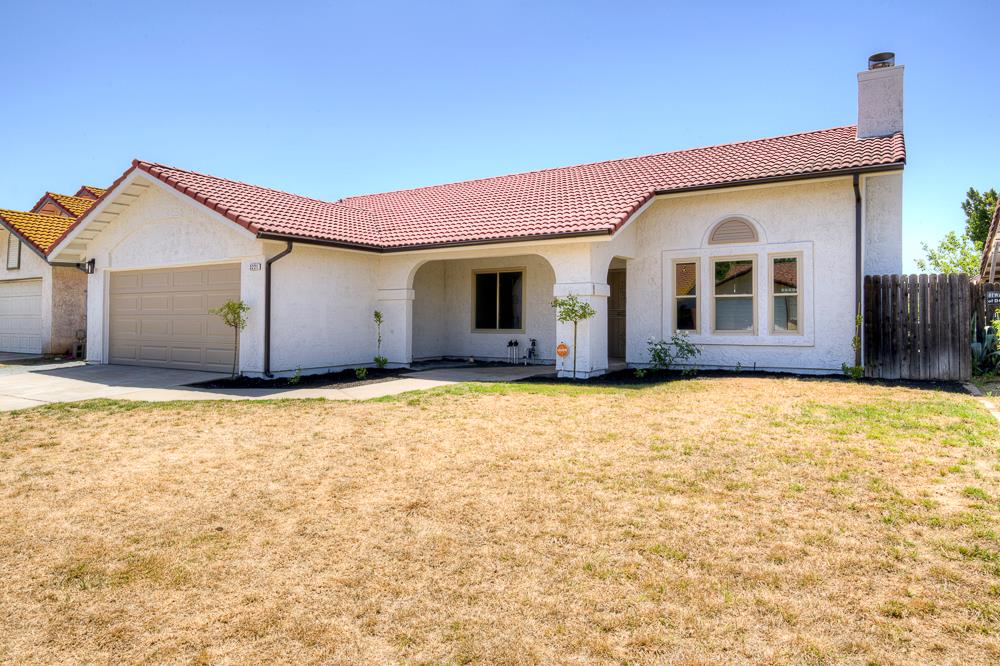 Single Family in Fresno - photo 3