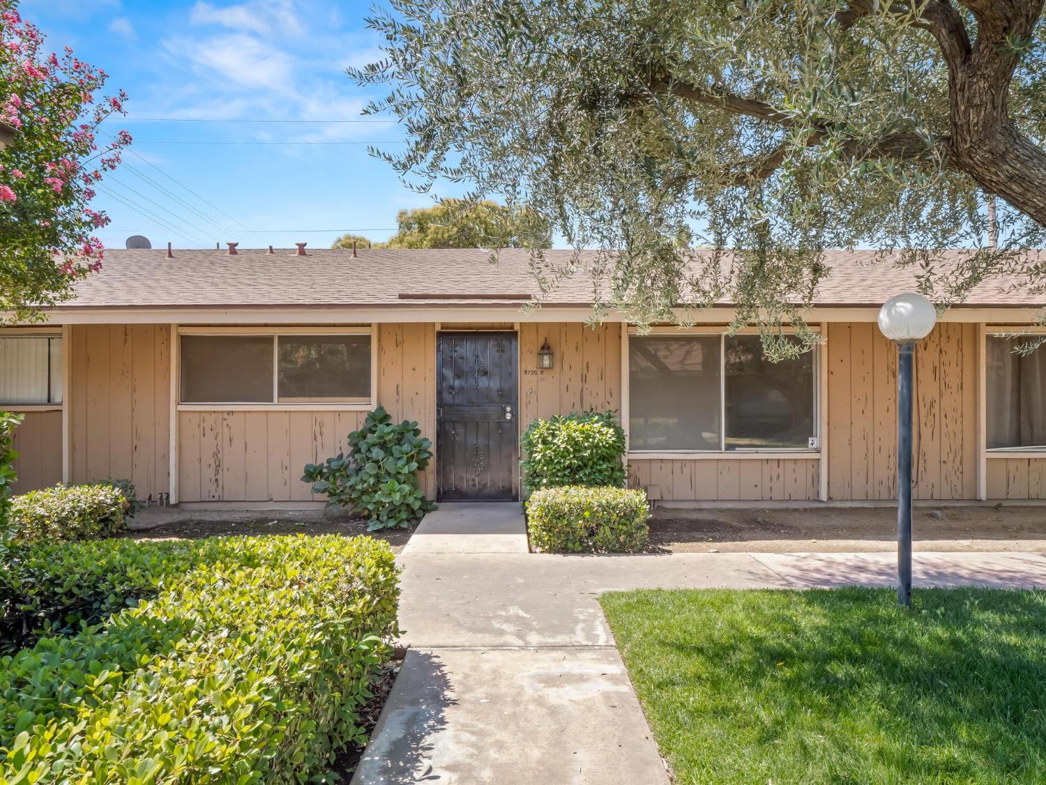 Condo in Fresno - main photo