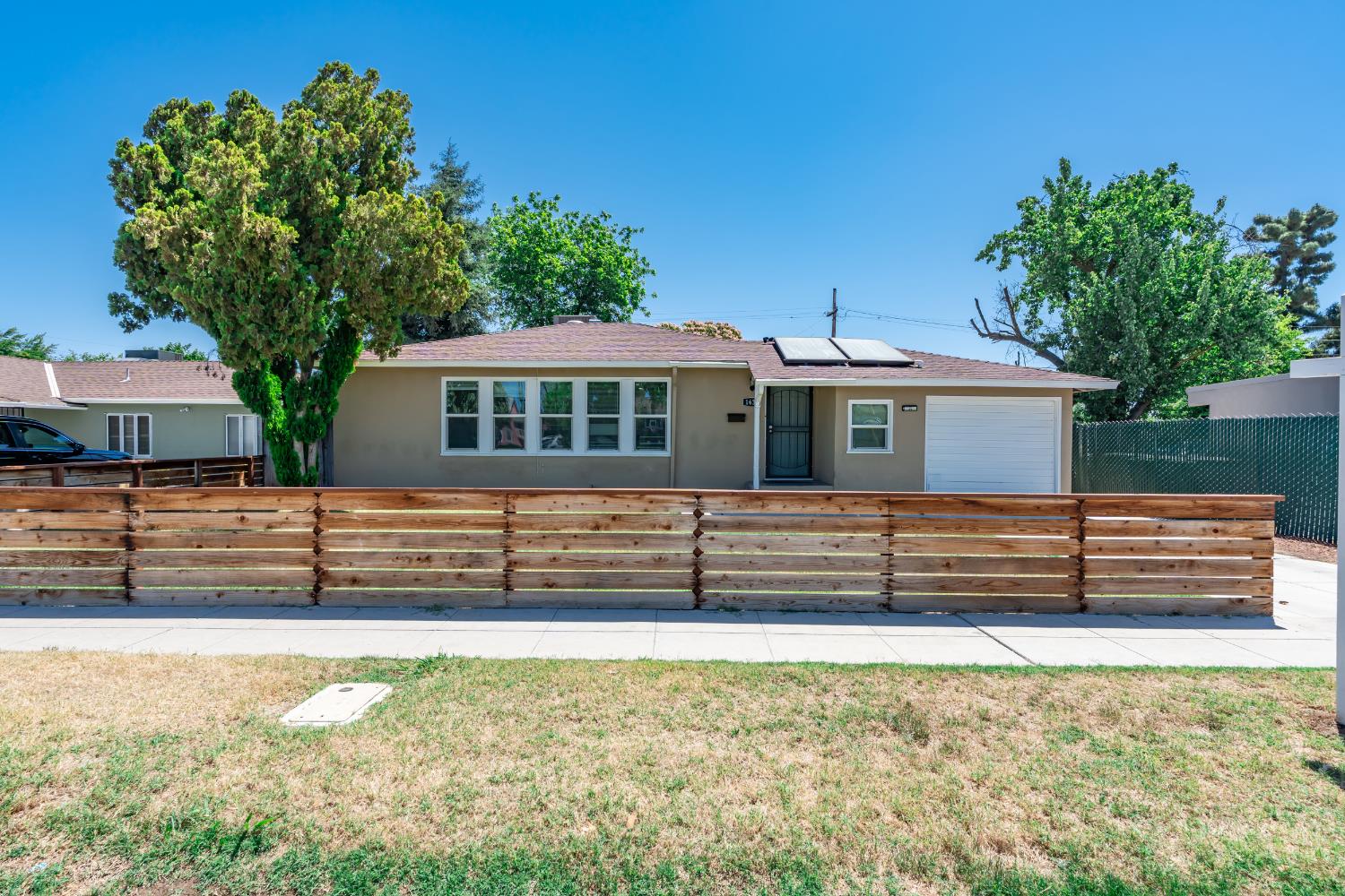 Single Family in Fresno - photo 2