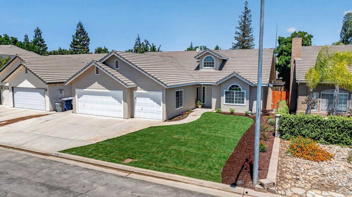 Single Family in Fresno - photo 2