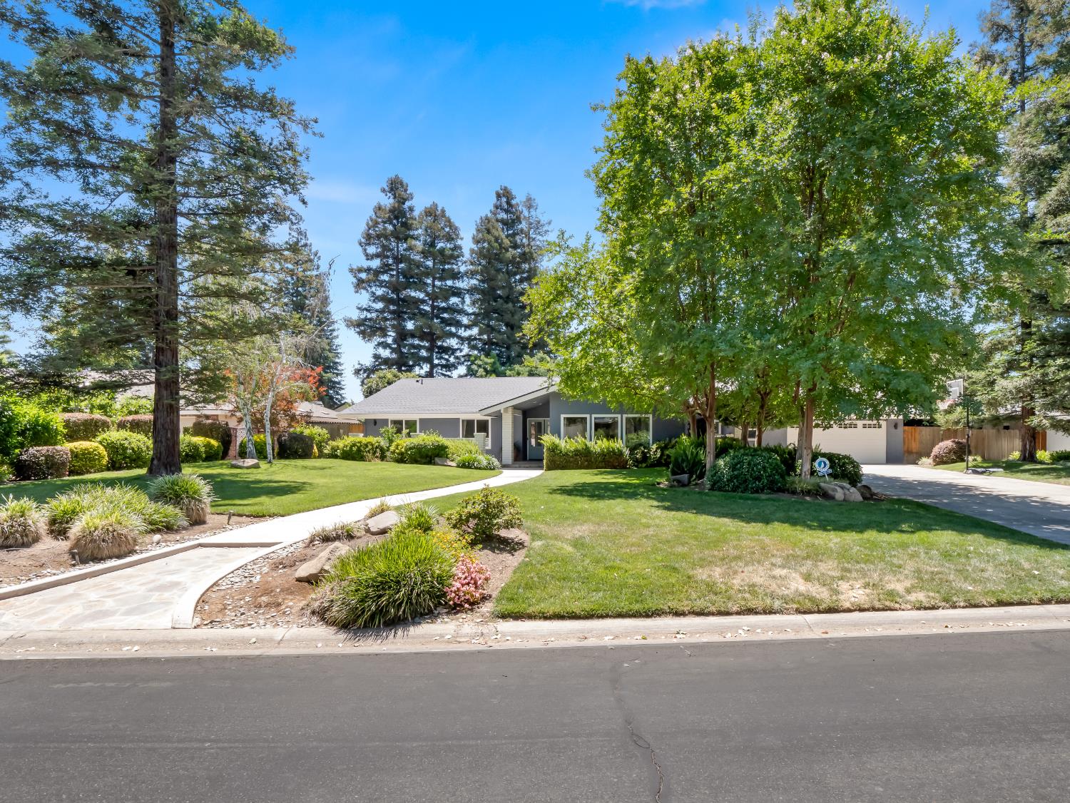 Single Family in Fresno - photo 2