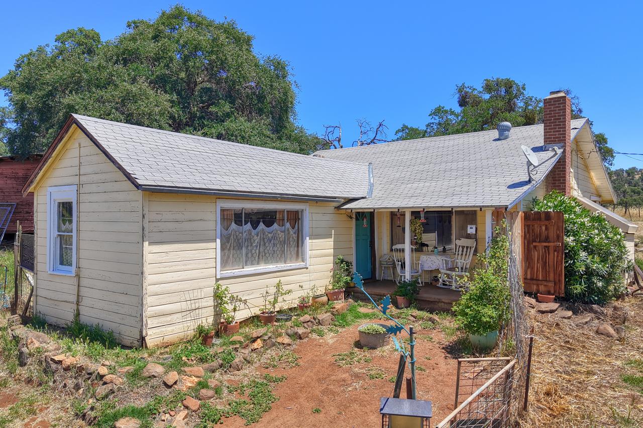 Single Family in Catheys Valley - photo 2