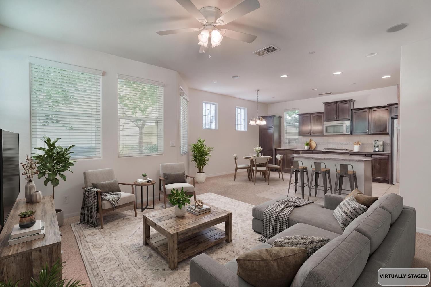 Townhouse in Clovis - photo 3