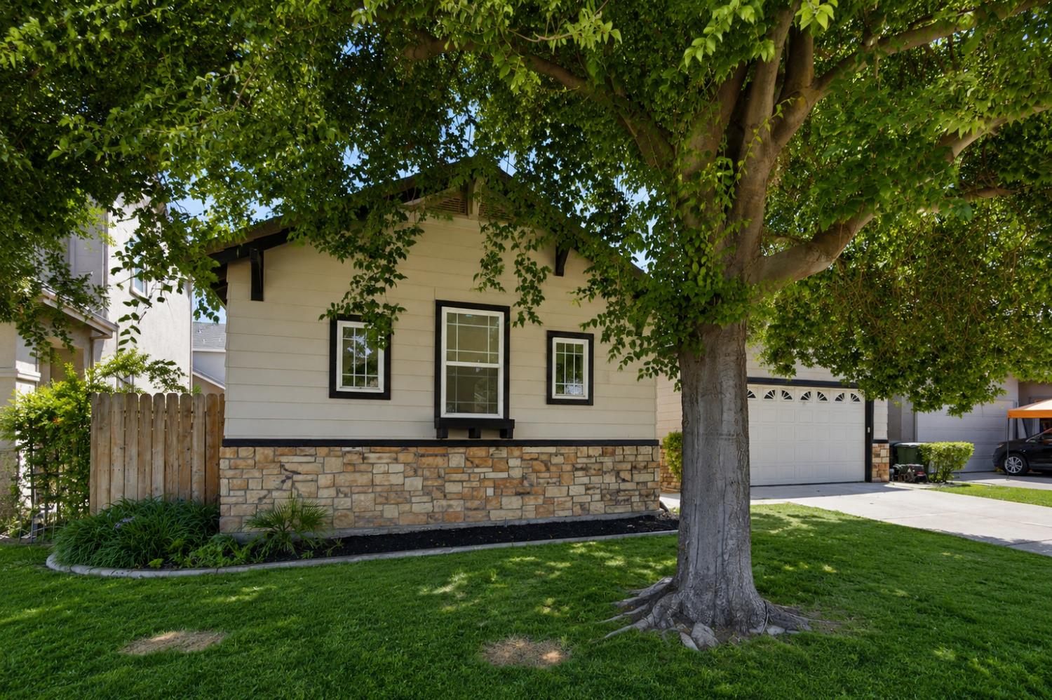 Single Family in Livingston - photo 3