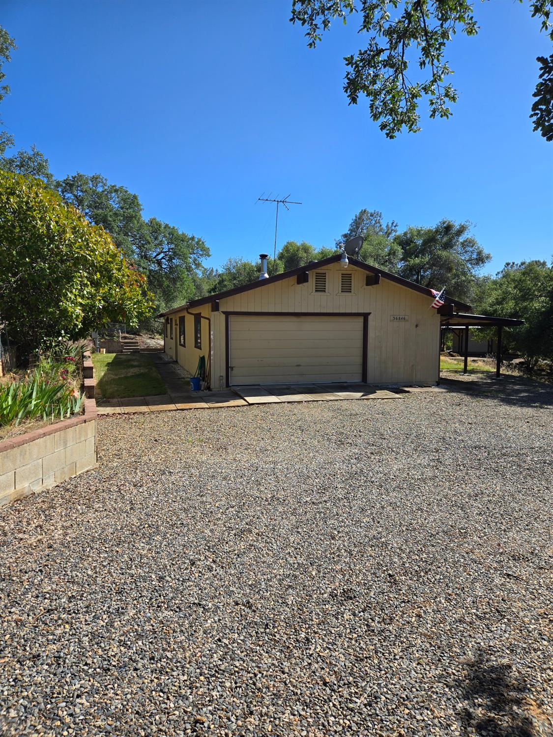 Single Family in Coarsegold - photo 2