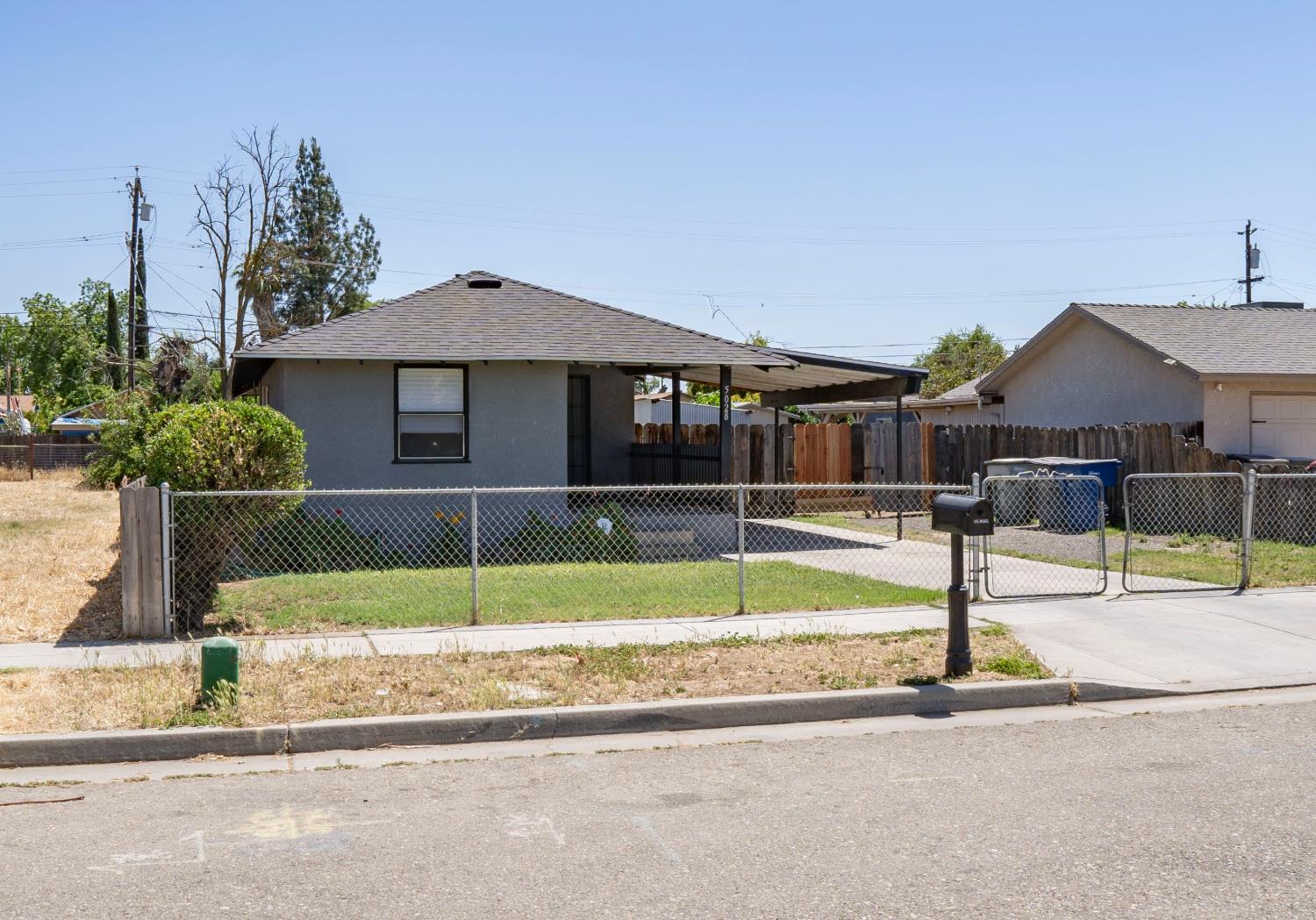 Single Family in Fresno - photo 2