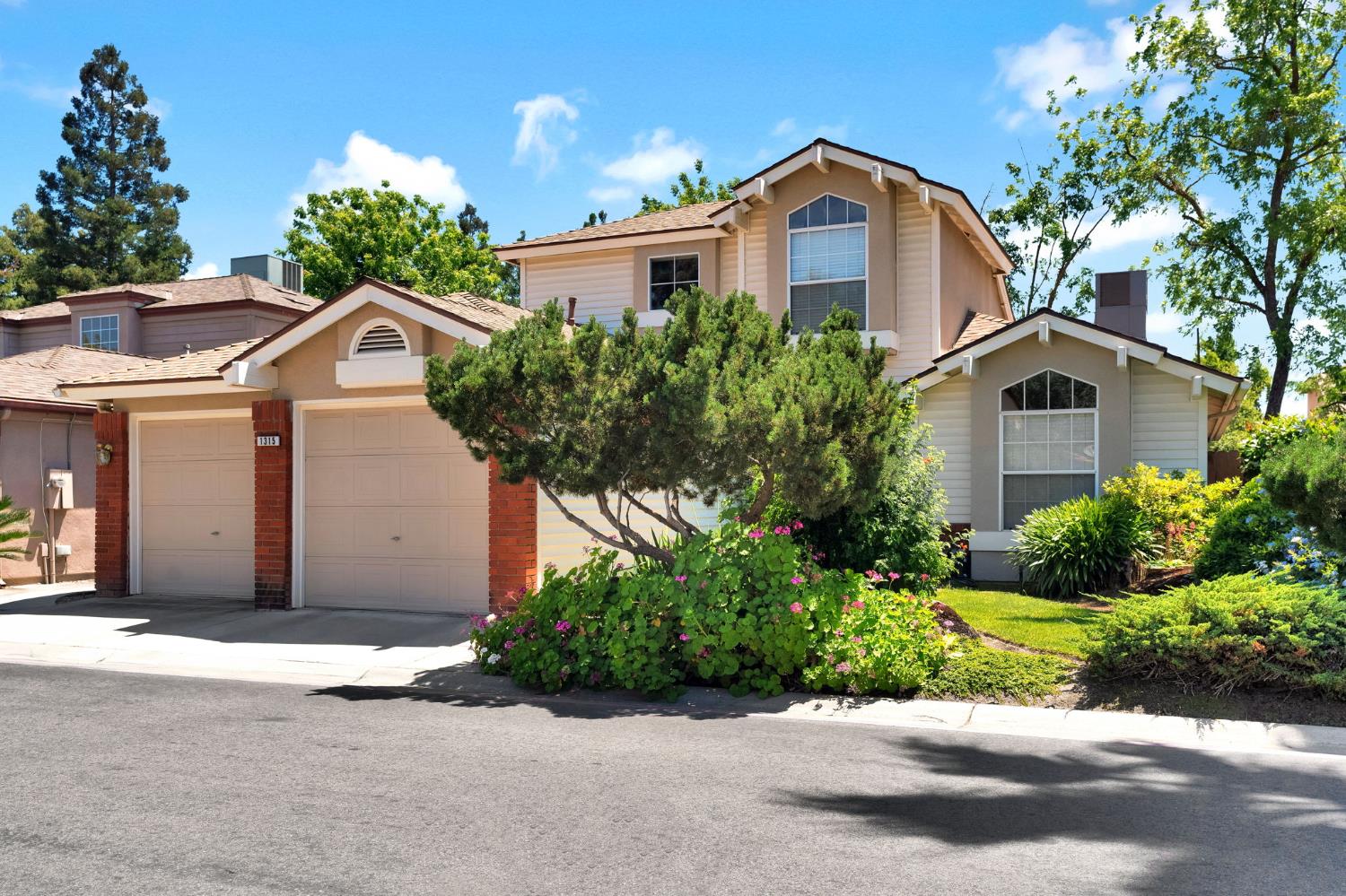 Single Family in Fresno - photo 2