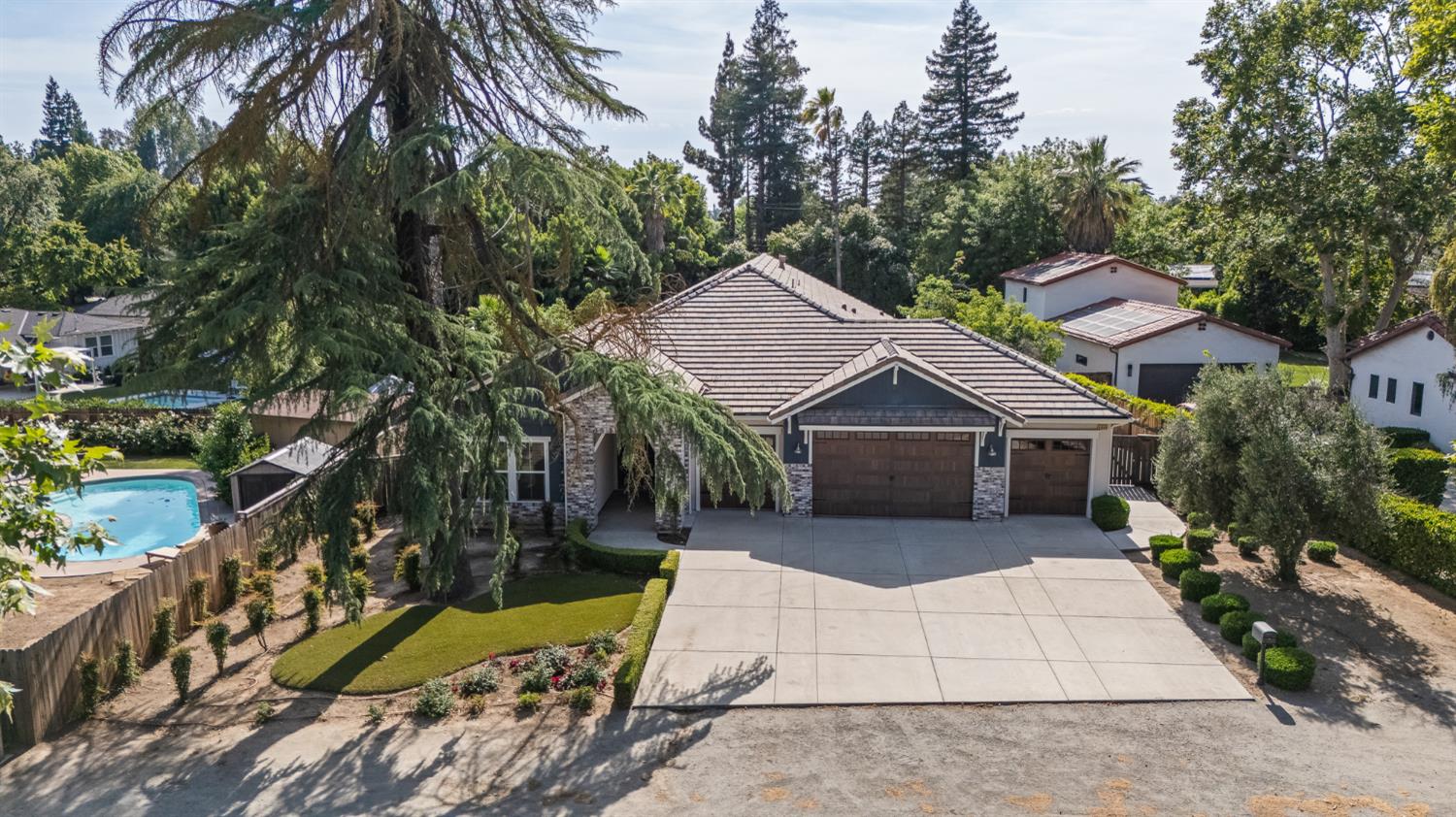 Single Family in Fresno - photo 2