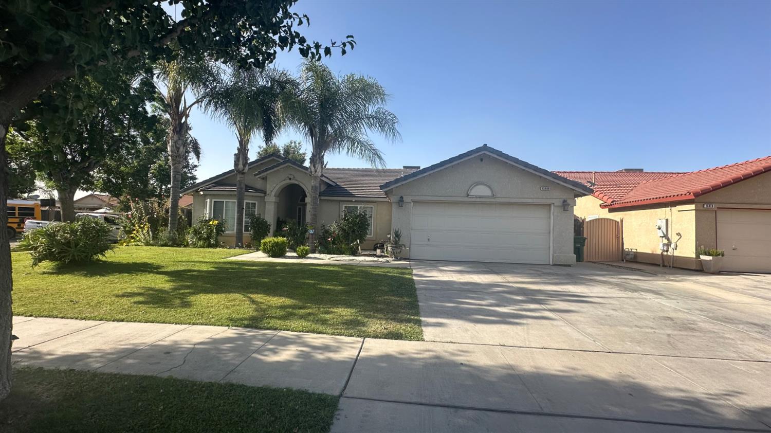 Single Family in Kerman - main photo