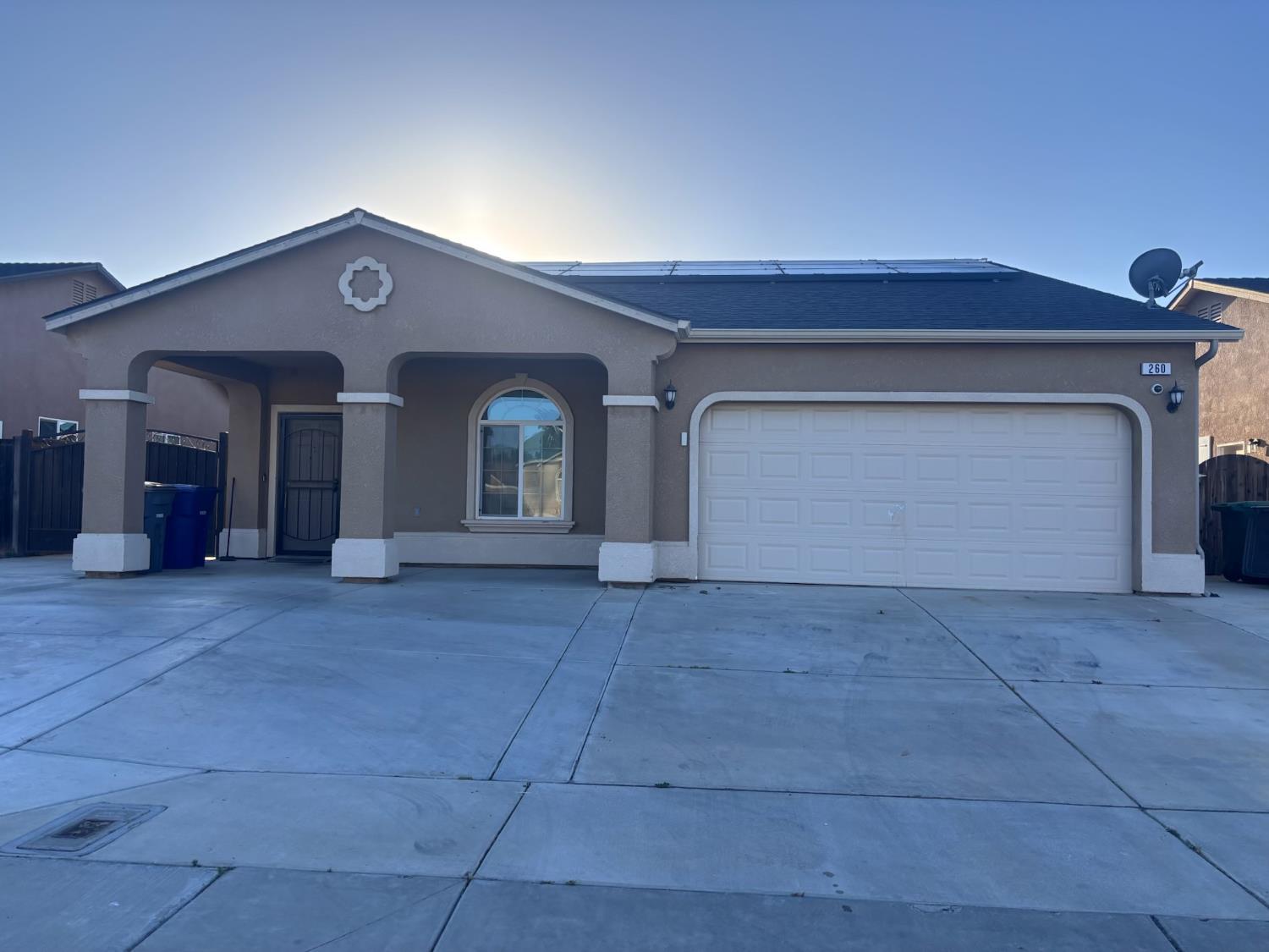 Single Family in Orange Cove
