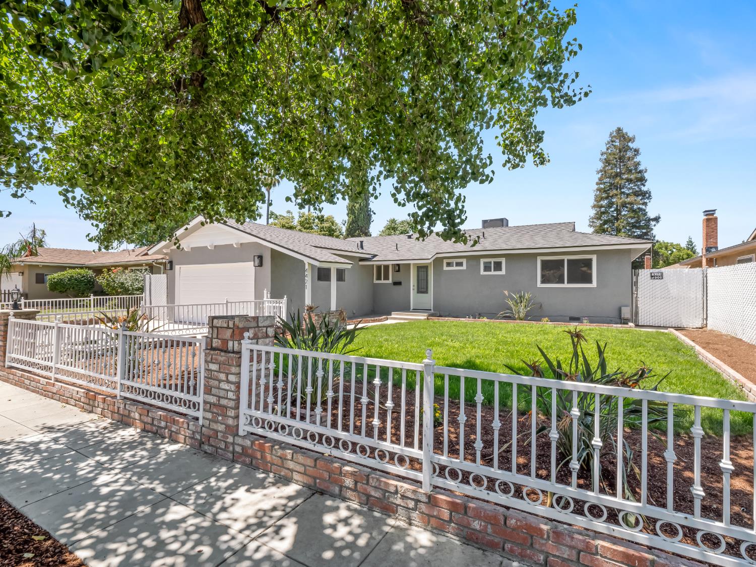 Single Family in Fresno - photo 2