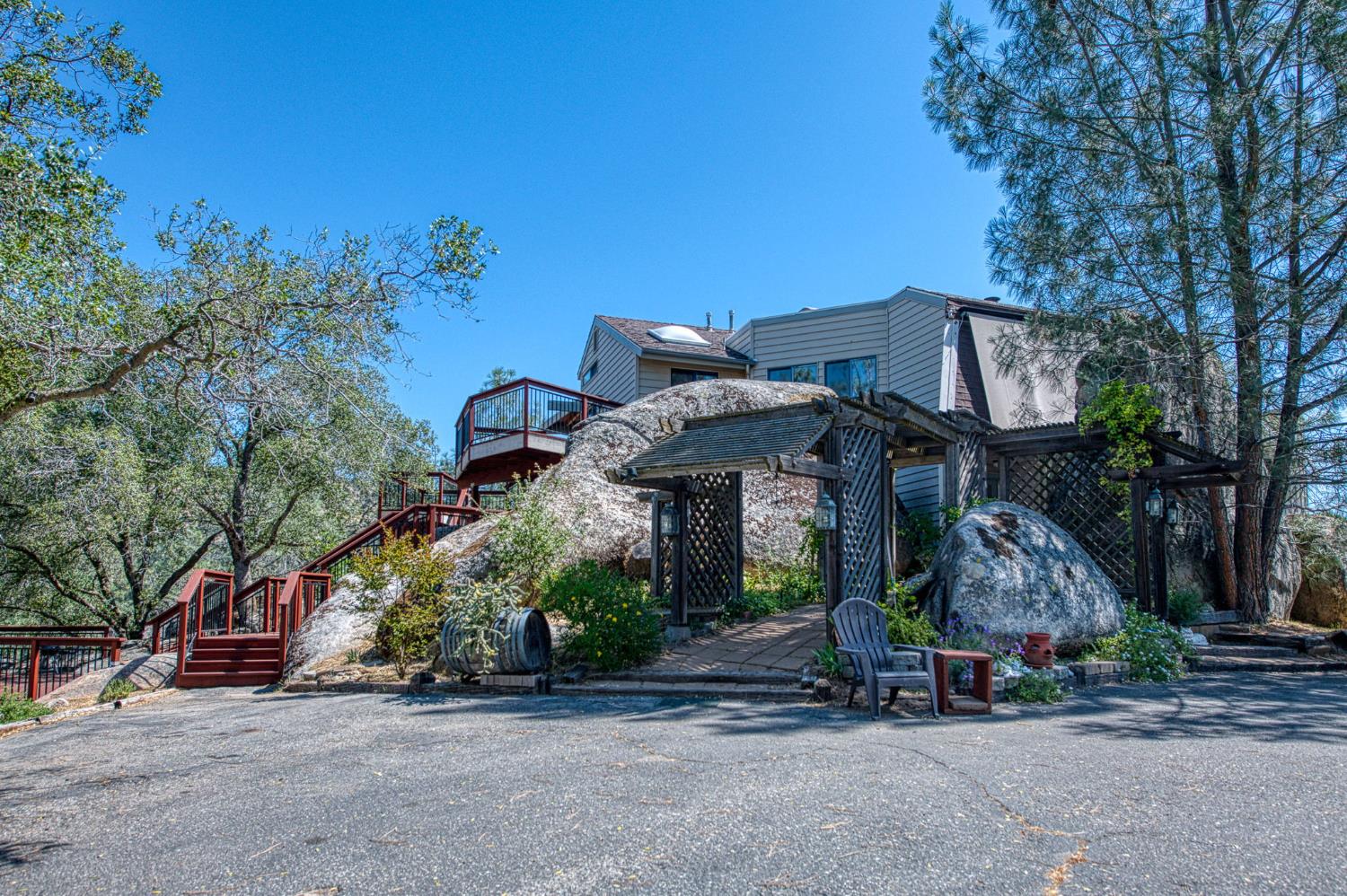 Single Family in Coarsegold - photo 2