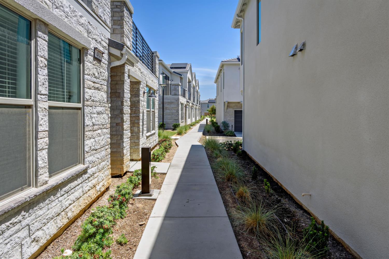 Townhouse in Clovis - photo 3