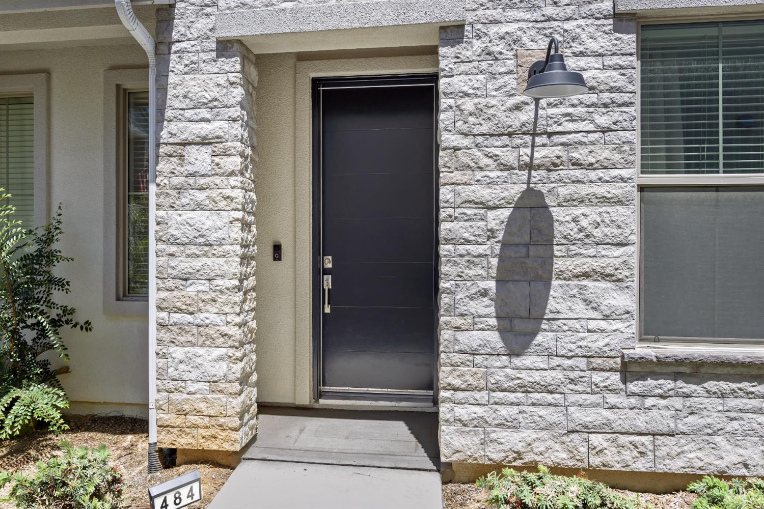 Townhouse in Clovis - photo 2
