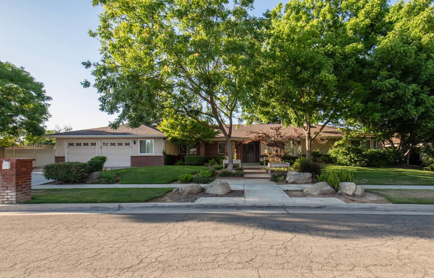 Single Family in Fresno - main photo