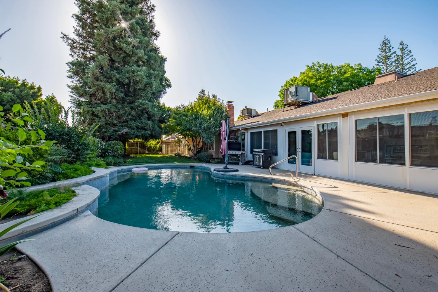 Single Family in Fresno - photo 2