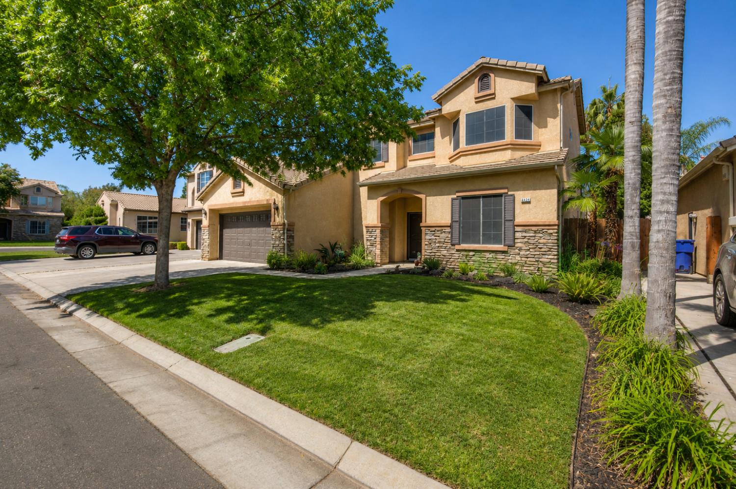 Single Family in Fresno - photo 2