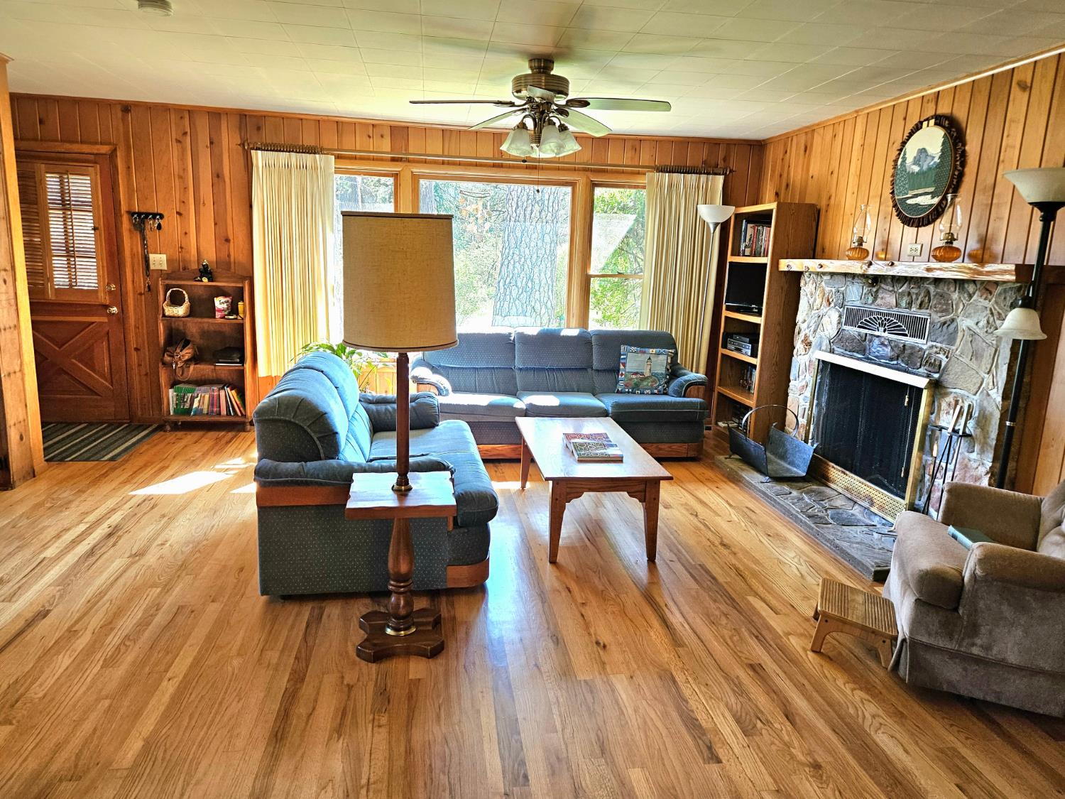 Single Family in Oakhurst - photo 3