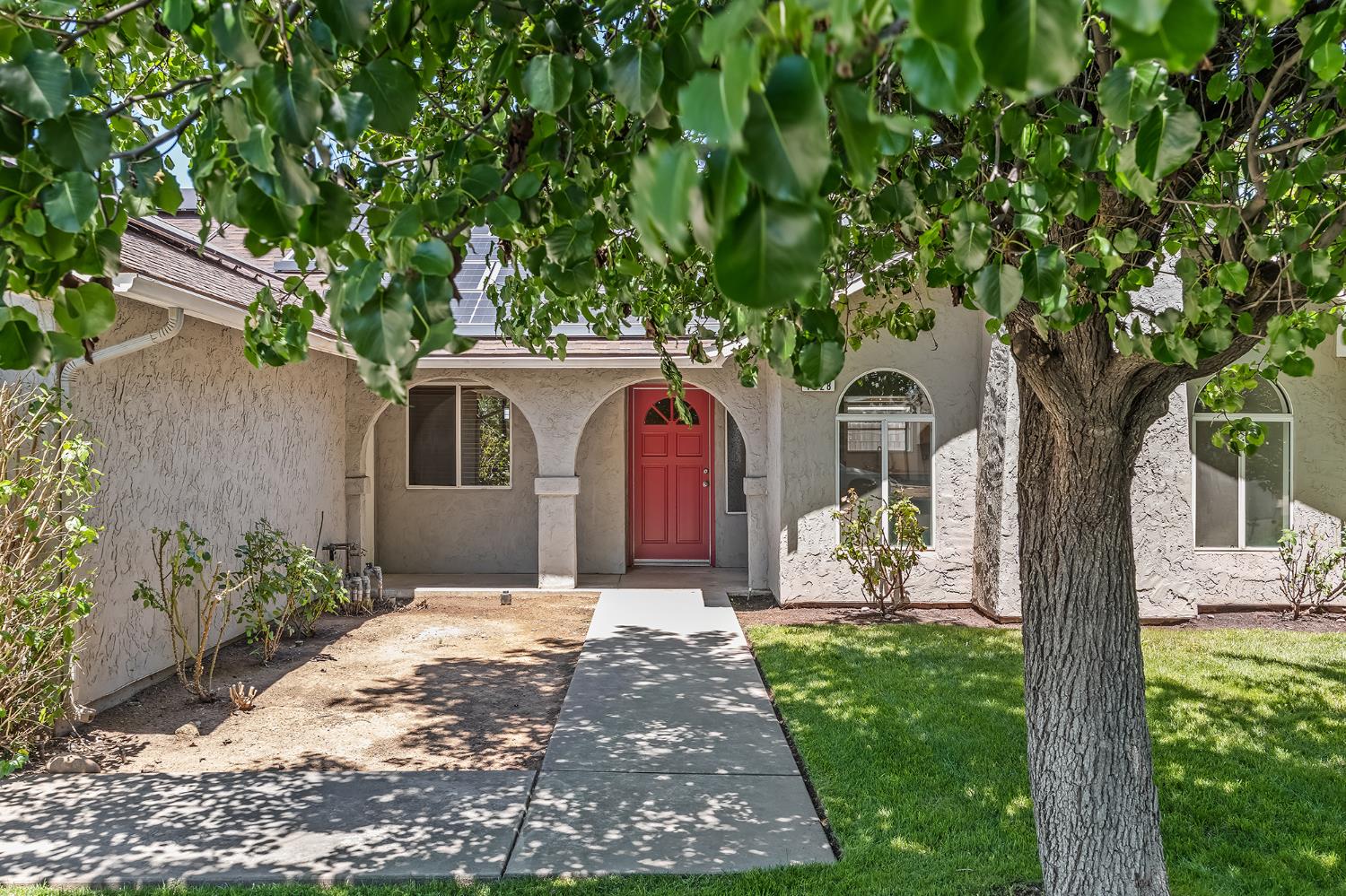 Single Family in Fresno - photo 2