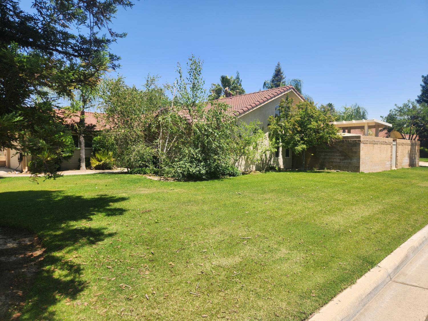 Single Family in Fresno - photo 3