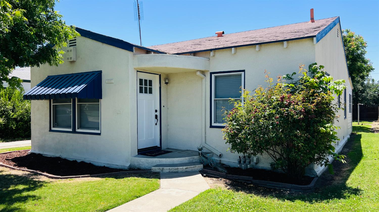 Single Family in Hanford - main photo