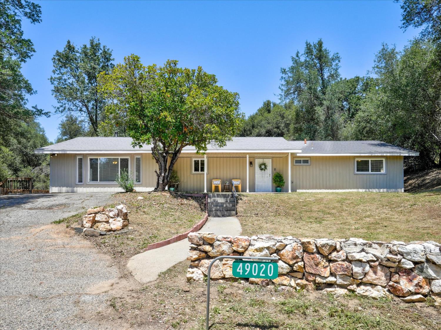 Single Family in Oakhurst - photo 2
