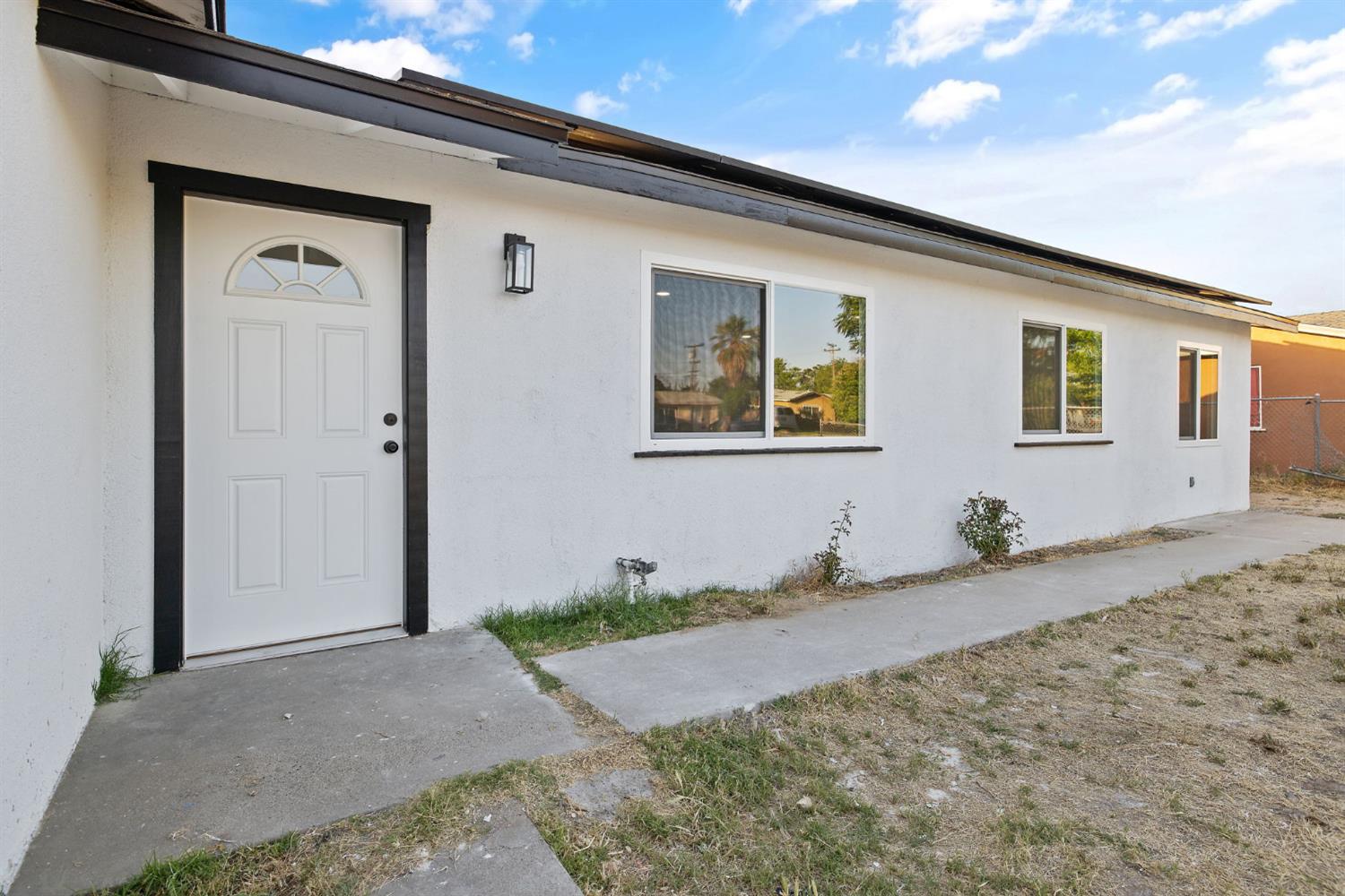 Single Family in Selma - photo 2