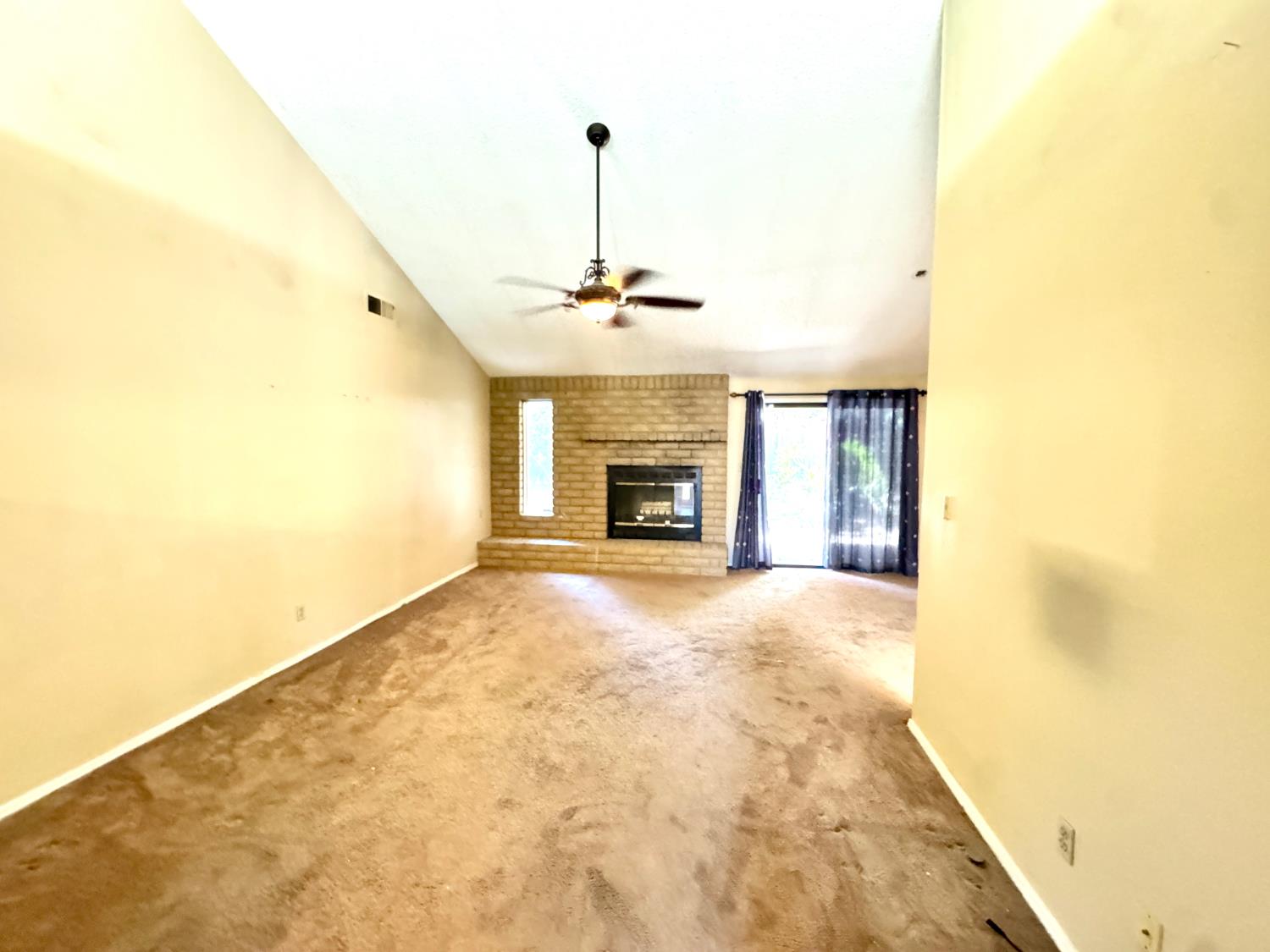 Single Family in Fresno - photo 2