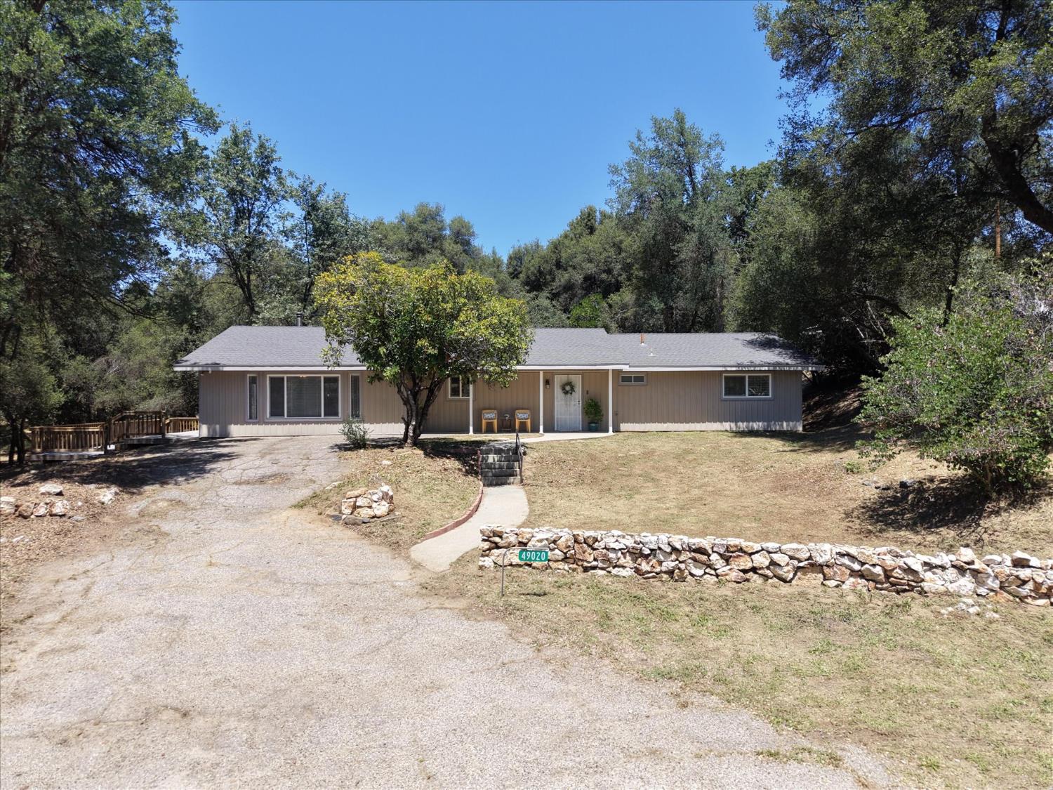 Single Family in Oakhurst