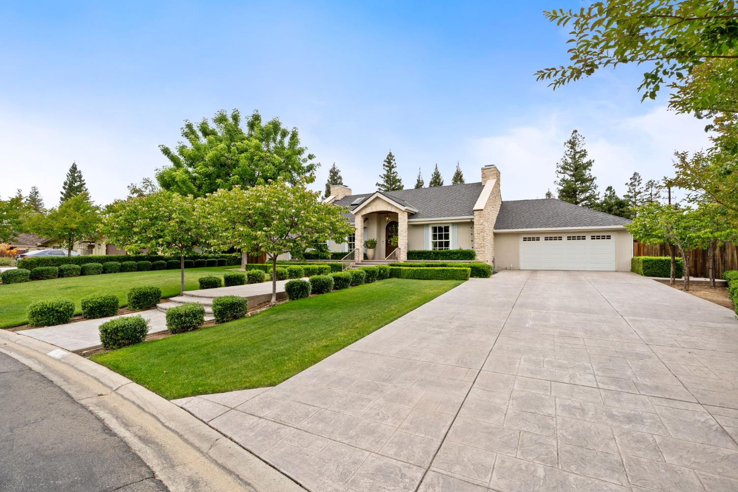 Single Family in Fresno - photo 2