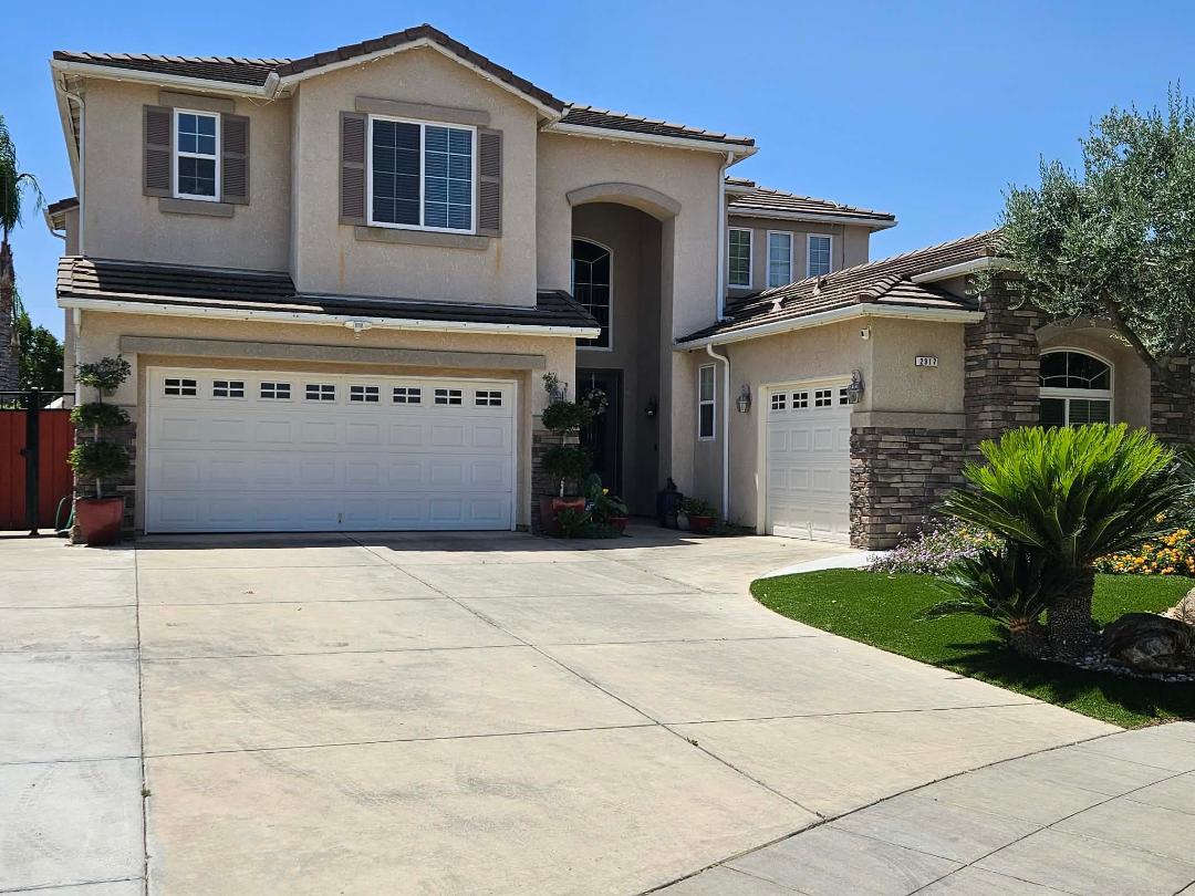 Single Family in Fresno - photo 2