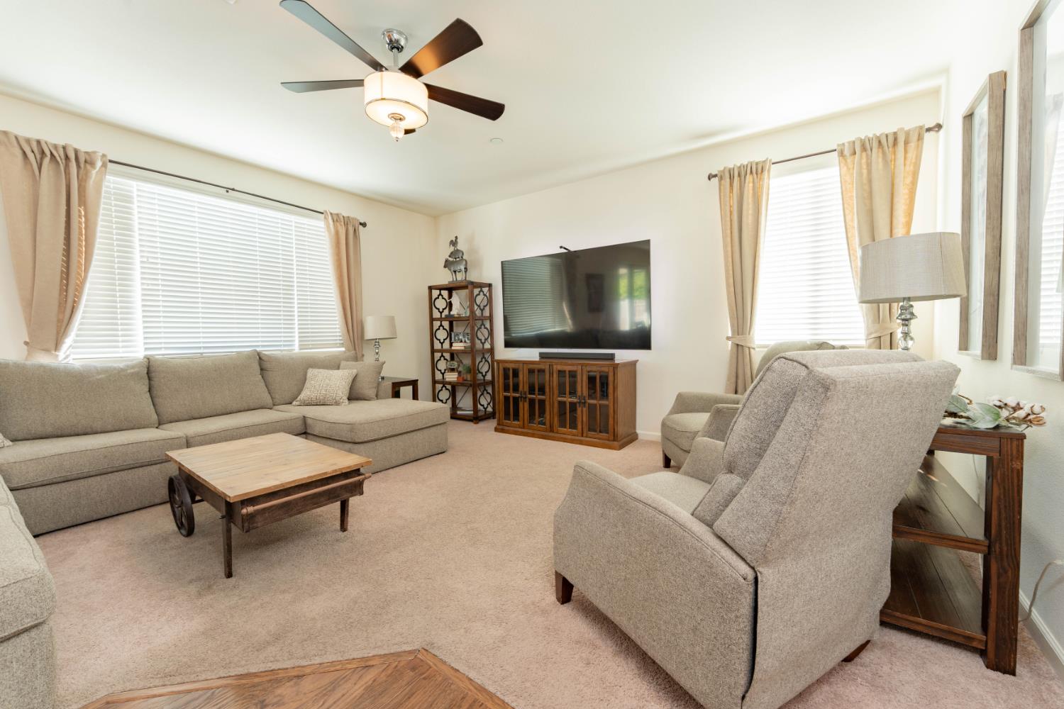 Single Family in Visalia - photo 3