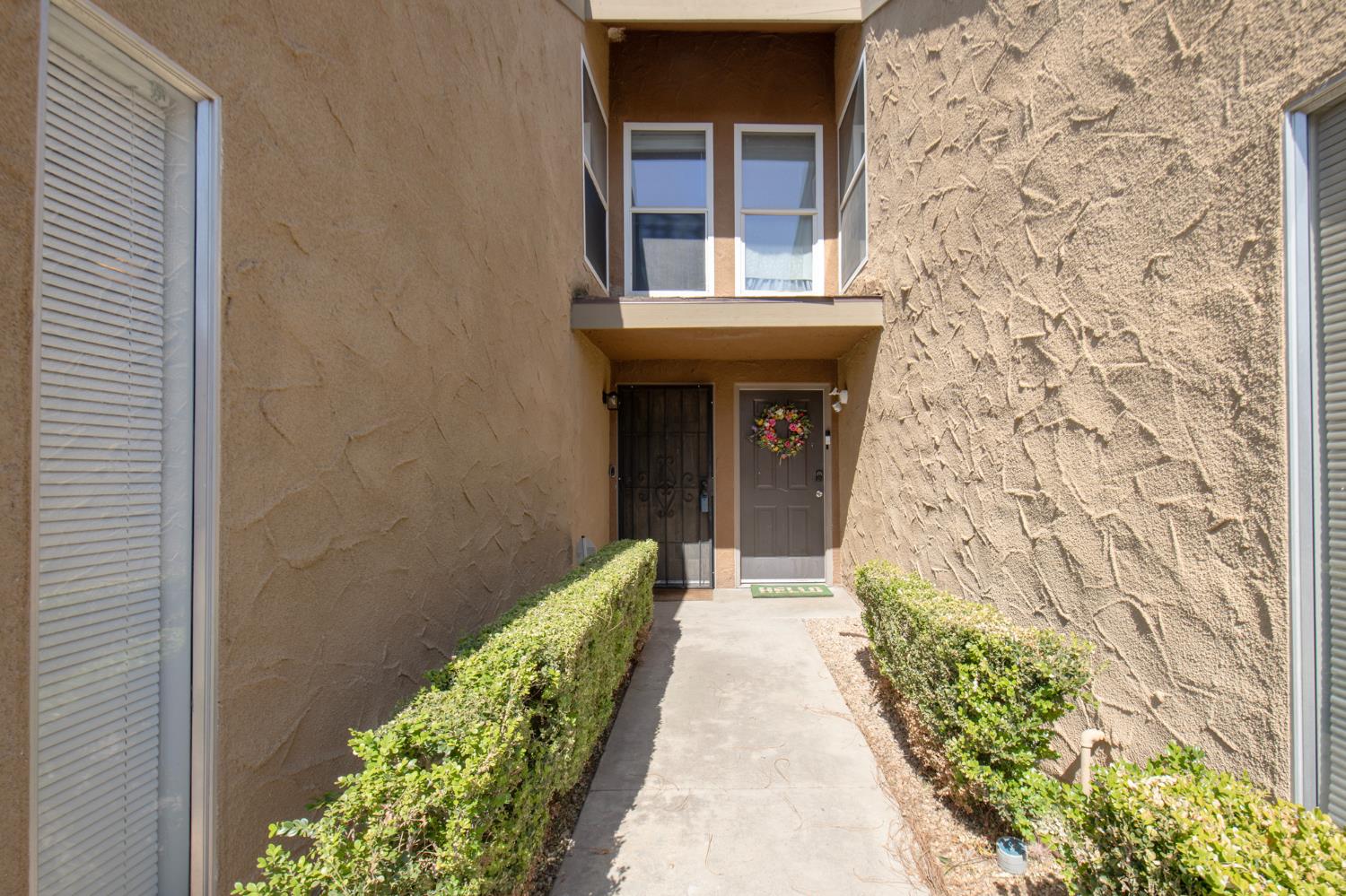 Condo in Fresno - photo 2