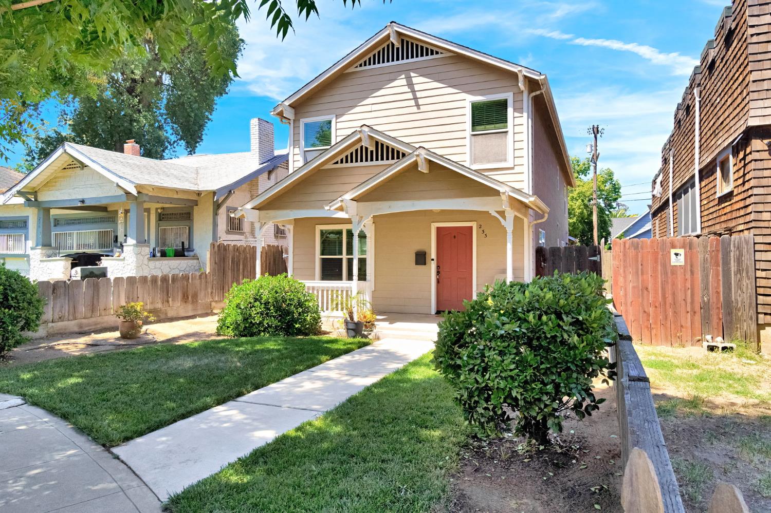 Single Family in Fresno - photo 2