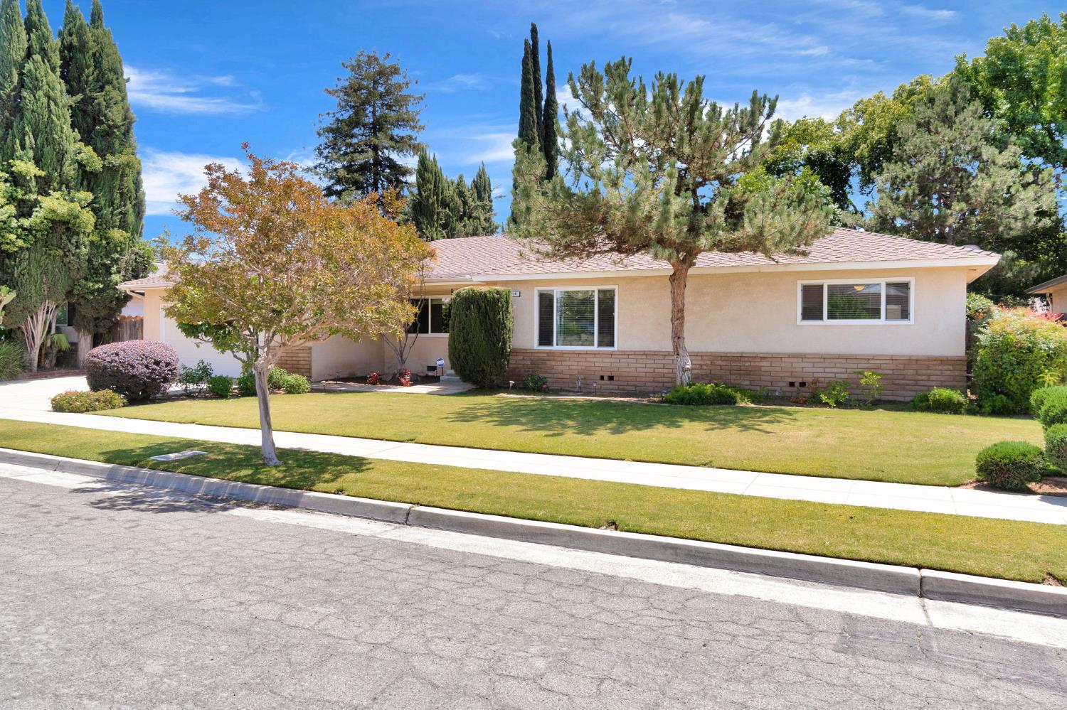 Single Family in Fresno - photo 3