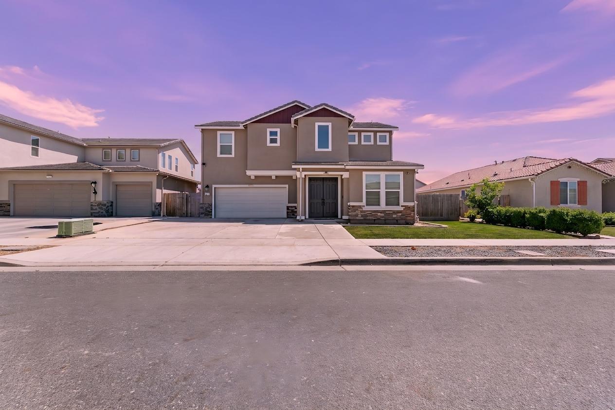 Single Family in Visalia - photo 2