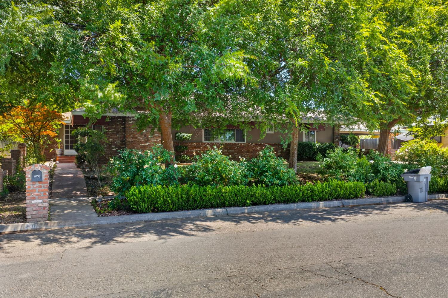 Single Family in Fresno - photo 3