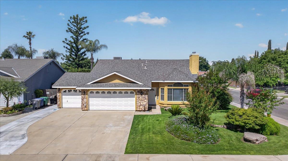 Single Family in Farmersville