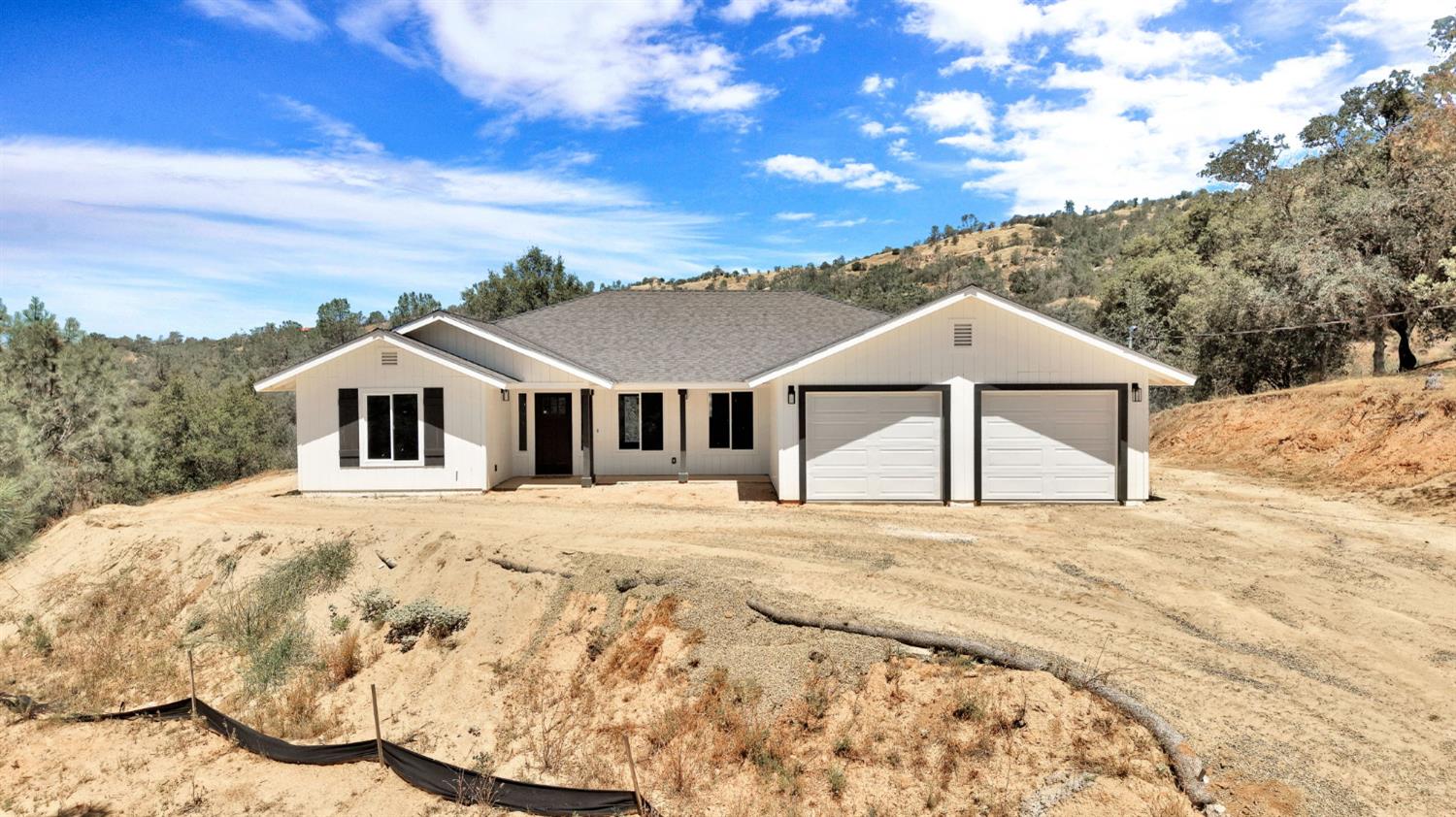 Single Family in Coarsegold - photo 2