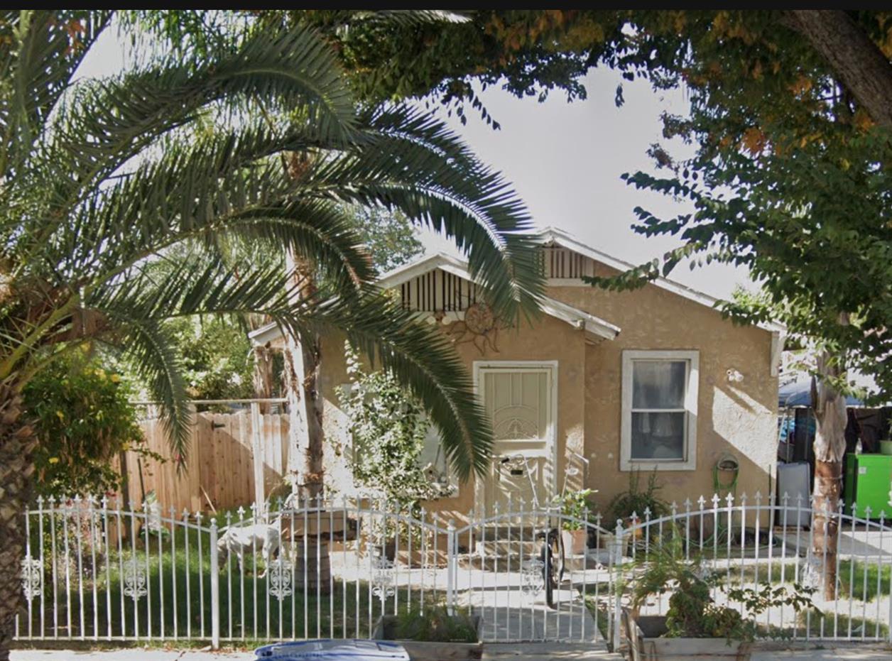 Single Family in Fresno - main photo