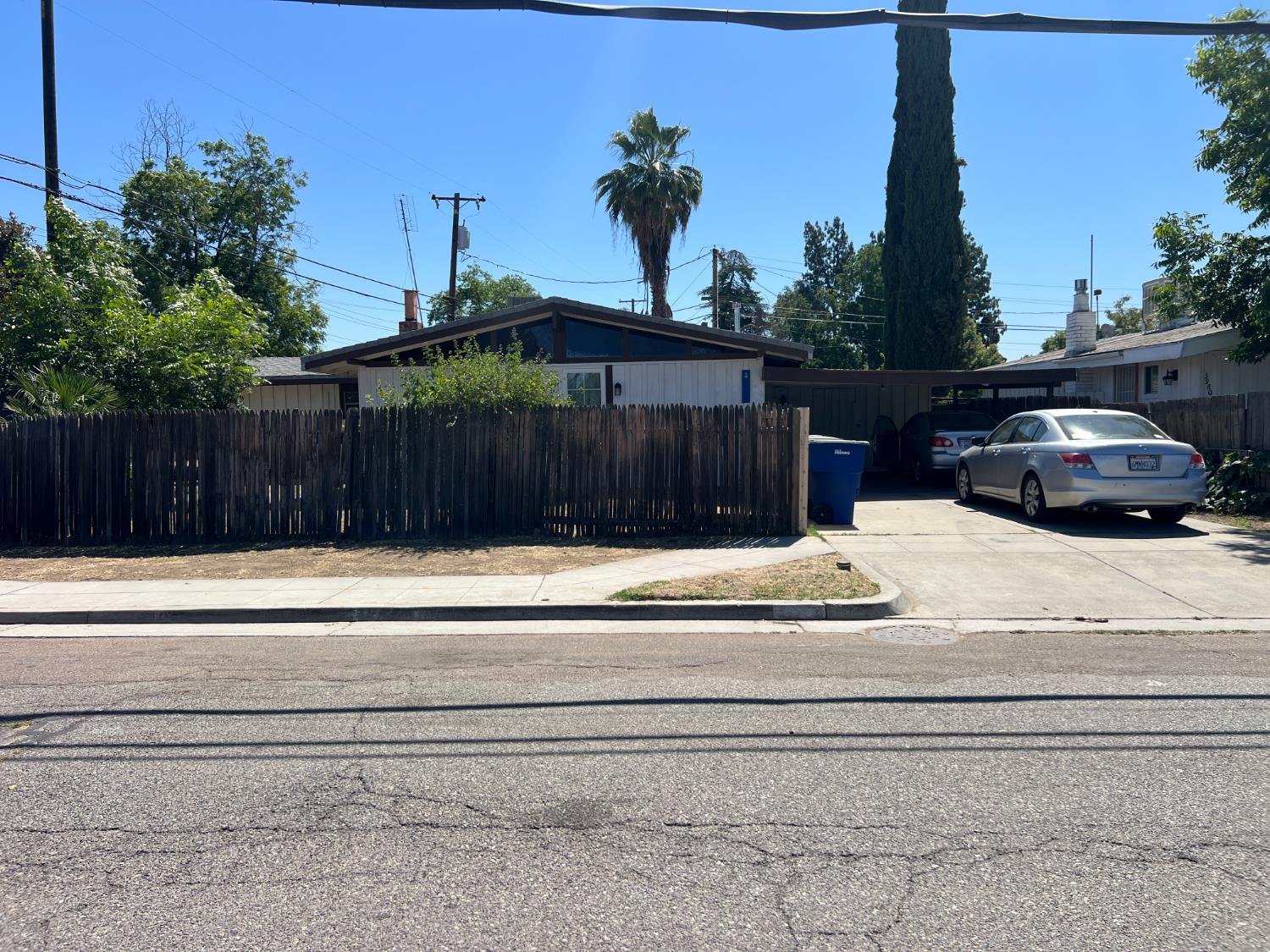 Single Family in Fresno - photo 2