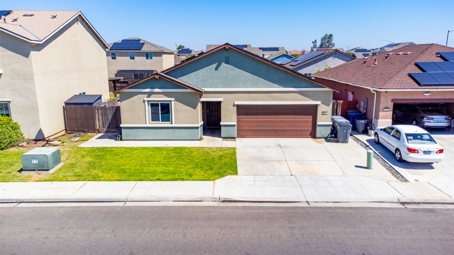 Single Family in Fresno - photo 2