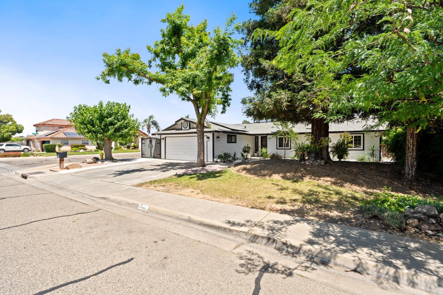Single Family in Reedley - photo 3