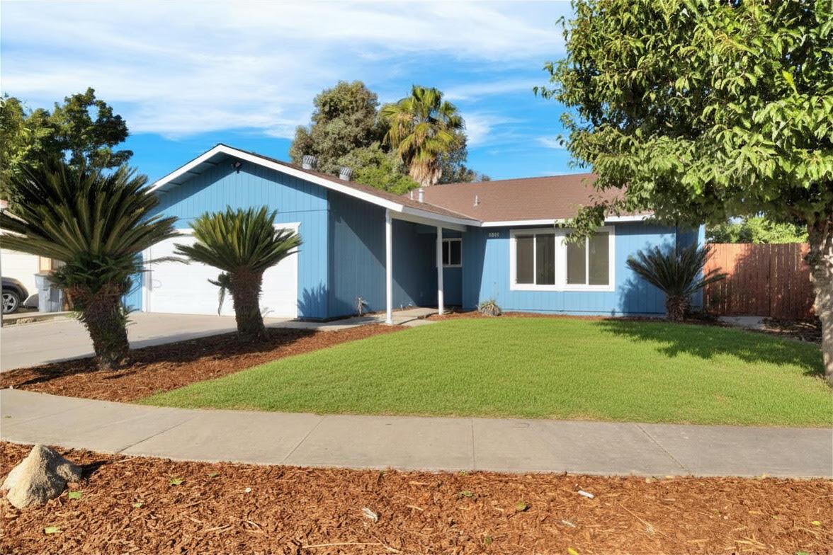 Single Family in Fresno - photo 2