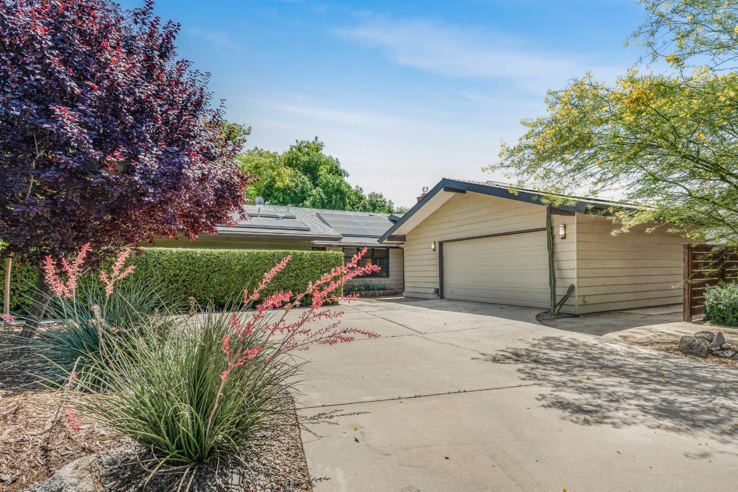 Single Family in Fresno - photo 2