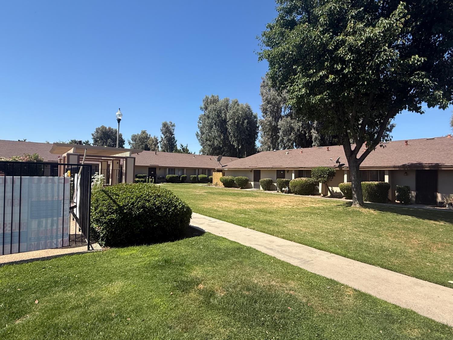 Condo in Fresno - photo 2