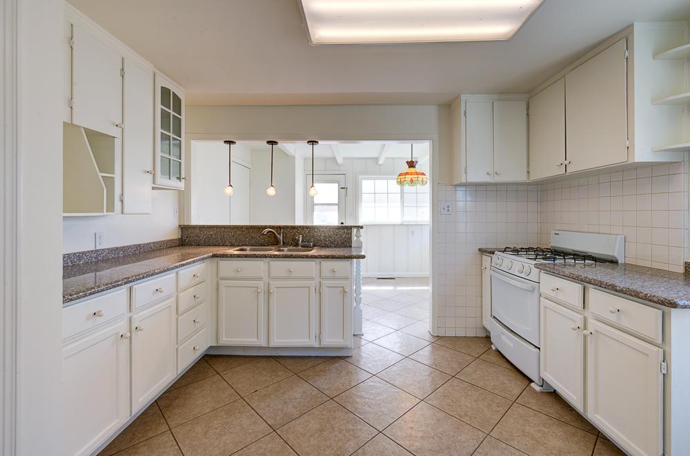 Single Family in Fresno - photo 3